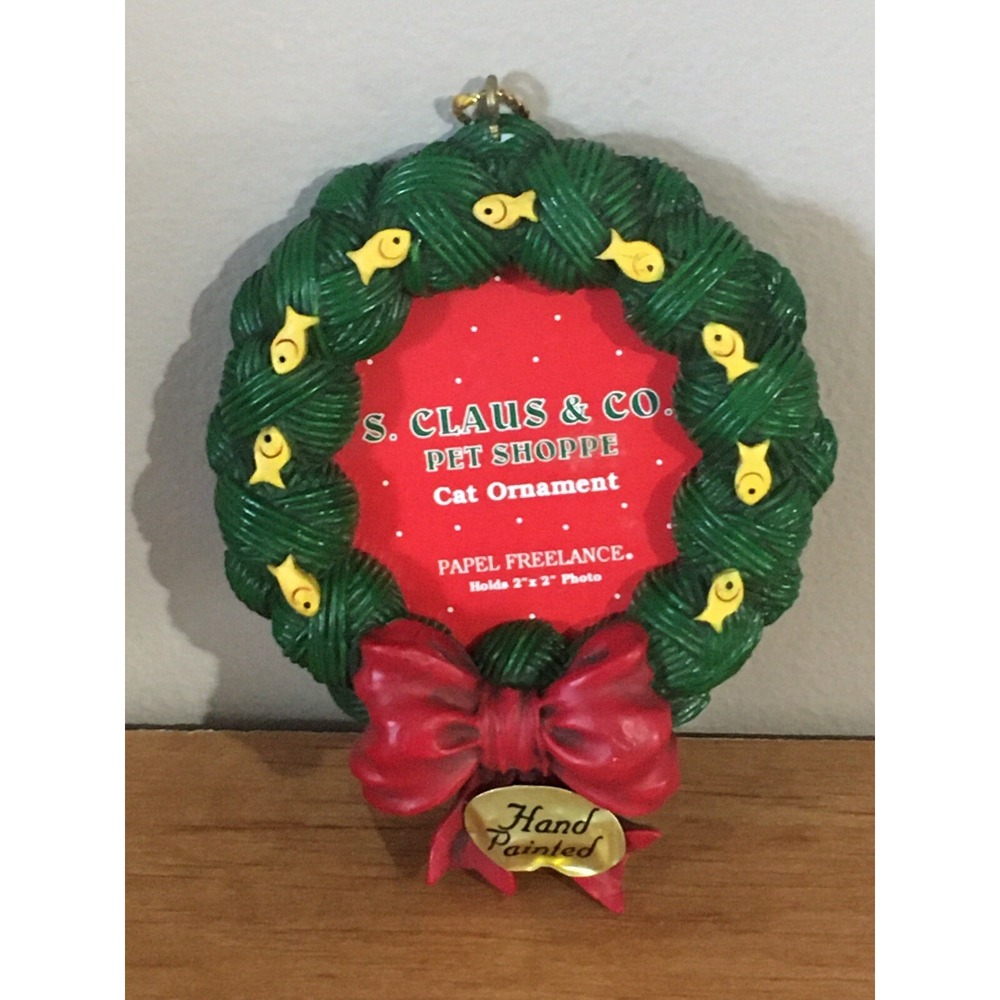 Vintage CAT WREATH ORNAMENT - Wreath with Fish Decor & Red Bow